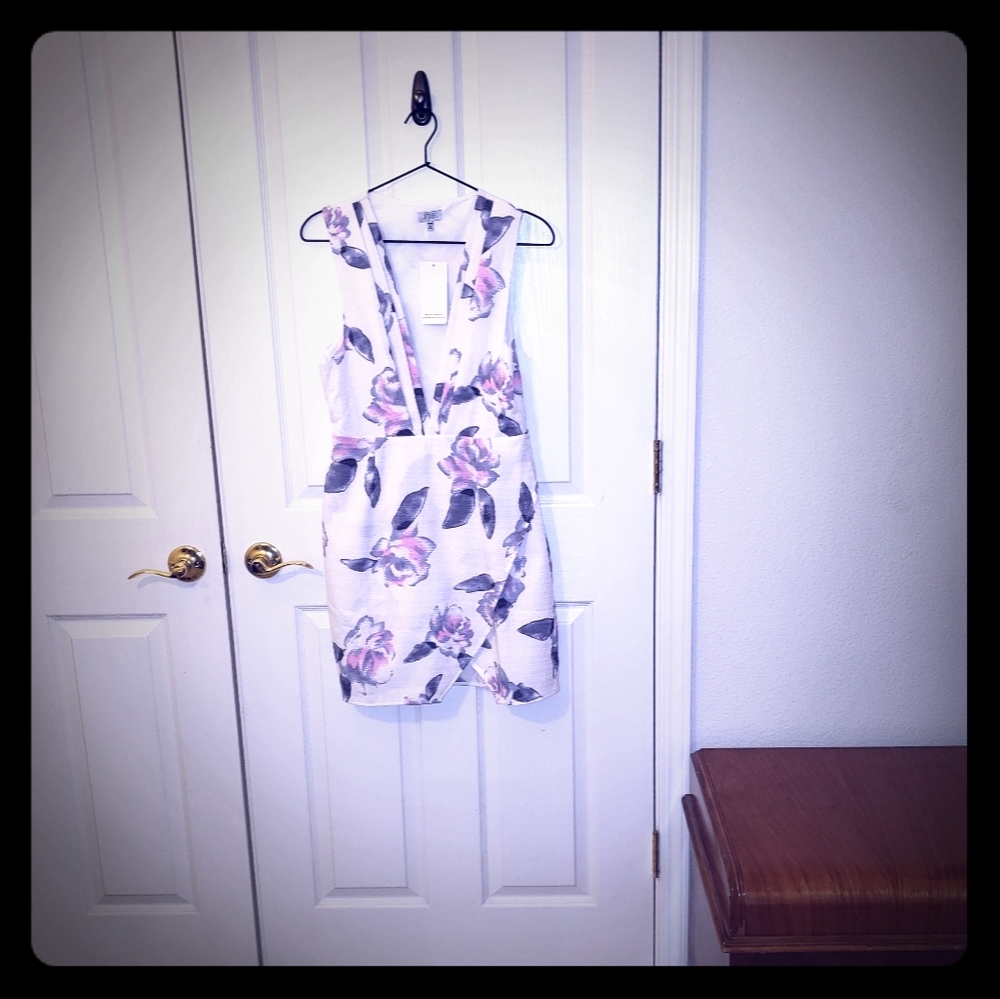 Tobi Flowered Print V-neck Dress